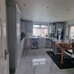 Rent 6 bedroom house in East Midlands