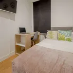 Rent a room of 200 m² in madrid