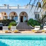 Rent 4 bedroom house of 1200 m² in Marbella