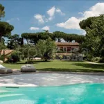 Rent 4 bedroom house of 550 m² in Roma