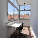 Rent a room of 120 m² in lisbon