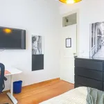 Rent a room of 80 m² in lisbon