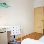 Rent a room of 60 m² in lisbon