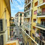 Affitto 3 camera appartamento di 75 m² in Napoli