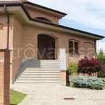 Rent 7 bedroom house of 430 m² in Bernareggio