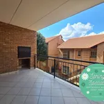 Rent 2 bedroom apartment of 105 m² in Pretoria