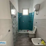 Affitto 4 camera appartamento di 103 m² in Naples