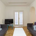 Rent a room of 200 m² in madrid