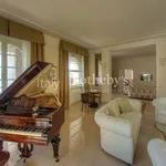 Rent 10 bedroom house of 600 m² in Baveno