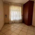 Rent 3 bedroom house of 82 m² in Tembisa