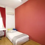 Rent a room of 200 m² in madrid