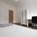 Rent a room of 100 m² in lisbon