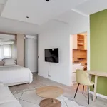 Rent 1 bedroom apartment of 400 m² in Paris