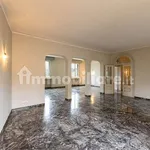 Affitto 5 camera appartamento di 257 m² in Florence