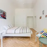 Rent 4 bedroom apartment in Prague