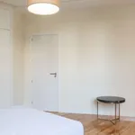 Rent a room of 200 m² in madrid