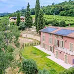 Rent 5 bedroom house of 210 m² in Verona