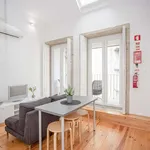 Rent 4 bedroom apartment of 65 m² in Porto