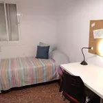 Rent 4 bedroom apartment in Barcelona