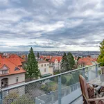 Pronajměte si 3 ložnic/e byt o rozloze 171 m² v Prague