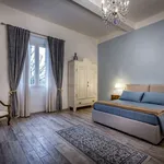 Rent 1 bedroom apartment of 45 m² in Florence