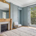 Rent 7 bedroom apartment of 195 m² in Paris