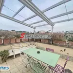 Rent 6 bedroom apartment of 220 m² in Rome