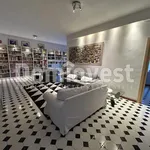 Rent 5 bedroom house of 210 m² in Roma