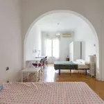 Rent a room of 200 m² in madrid