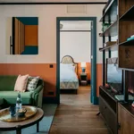 Huur 1 slaapkamer appartement van 420 m² in Amsterdam