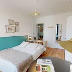  appartement avec 9 chambre(s) en location à Paris