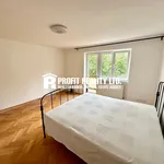 Pronajměte si 3 ložnic/e byt o rozloze 77 m² v Beroun