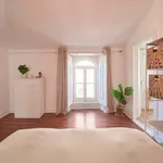 Rent a room of 225 m² in Lisboa