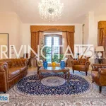 Rent 6 bedroom house of 360 m² in Rome