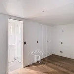 Rent 3 bedroom apartment of 208 m² in Paris