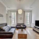 Rent 4 bedroom apartment of 2153 m² in Bordeaux