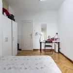 Rent a room of 200 m² in madrid