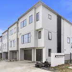 Rent 4 bedroom apartment in Kaipātiki