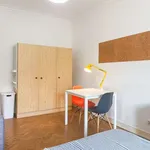 Rent a room of 70 m² in lisbon