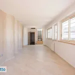 Affitto 5 camera appartamento di 250 m² in Naples