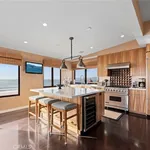 Rent 4 bedroom apartment of 246 m² in manhattan beach