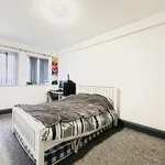 Rent 3 bedroom flat in East Midlands