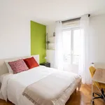 Rent 4 bedroom apartment in Paris