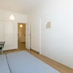 Rent a room of 60 m² in lisbon