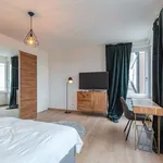 Miete 4 Schlafzimmer wohnung von 21 m² in Berlin