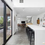 Rent 5 bedroom house in Narrabundah