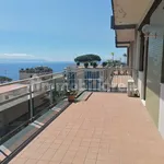 Affitto 5 camera appartamento di 180 m² in Naples