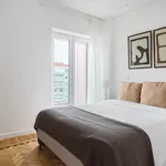 Rent 4 bedroom apartment of 101 m² in Lisbon