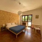 Rent a room of 200 m² in Lisboa