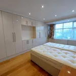 Rent 4 bedroom flat of 135 m² in London